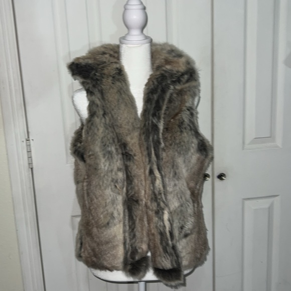 Faux Fur Vest - Picture 2 of 5